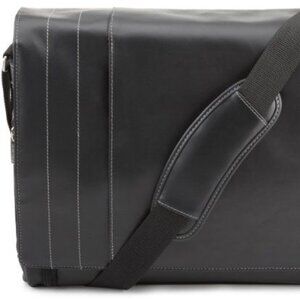 Kenneth Cole Reaction Messenger Bag‎